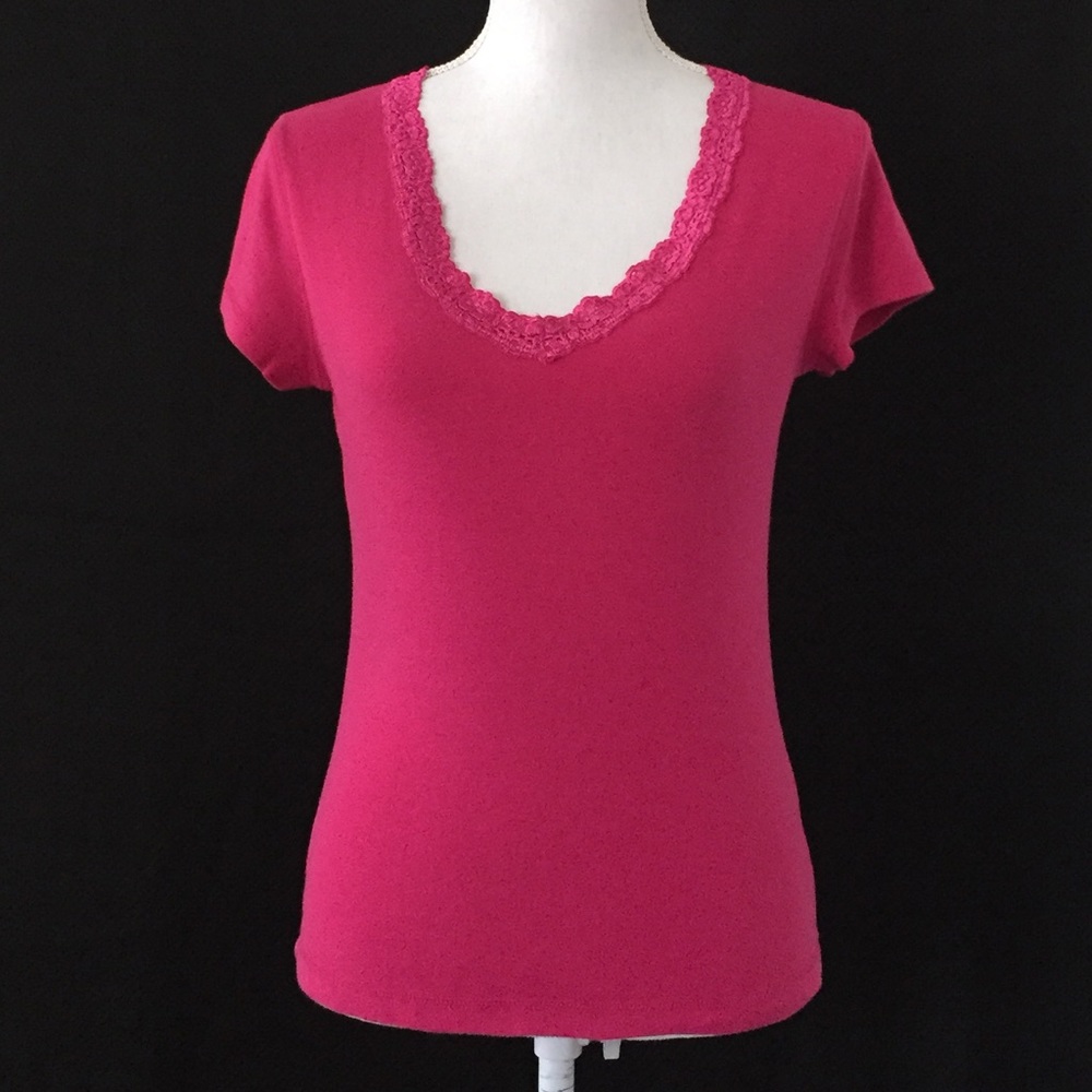 Raspberry Pink cotton & lace t-shirt.  Sz M. EUC
